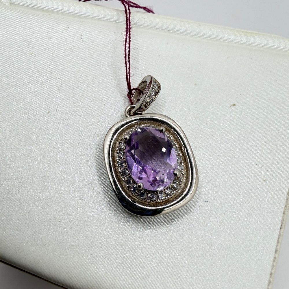 NWOT 1.1ct, or 6x9mm oval cut Amethyst pendant w/ cz halo of diamonds in s925!